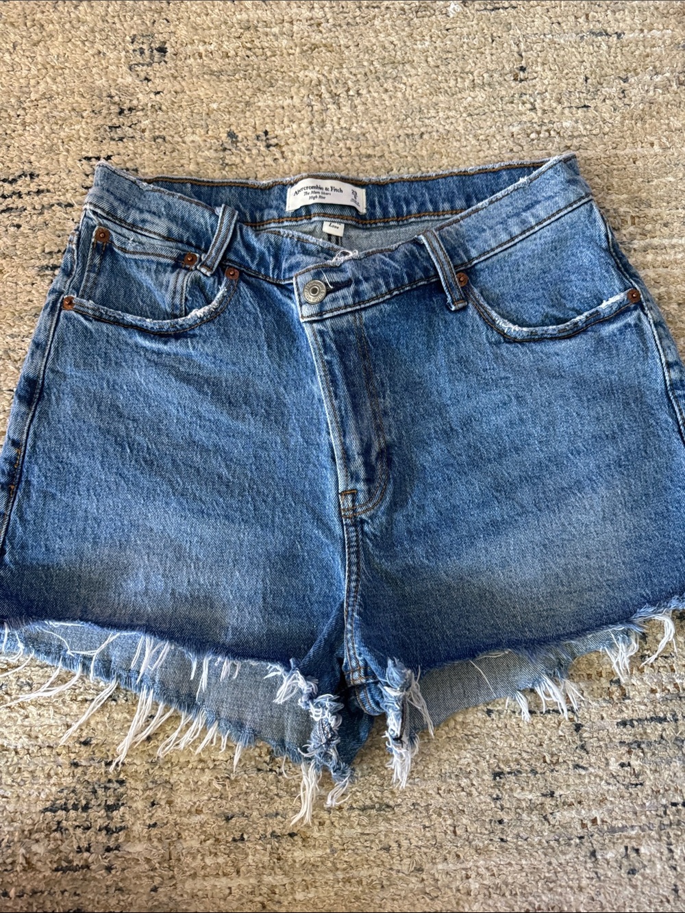 Abercrombie & Fitch Curve Love Medium Blue Frayed Denim Shorts size 29
